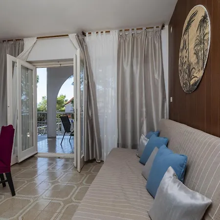 Apartment By The Sea Balica Rat, - 1065 *